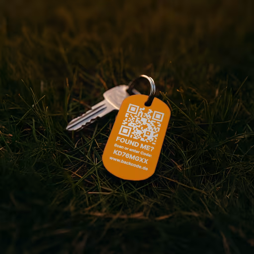 BackCode Dogtag – Orange eloxiert | Auffälliger Schlüsselanhänger mit QR-Code